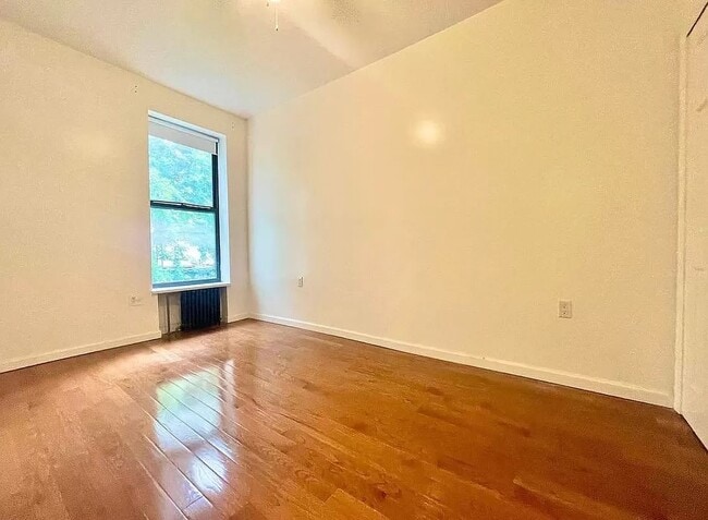 Photo - 152 E 79th St