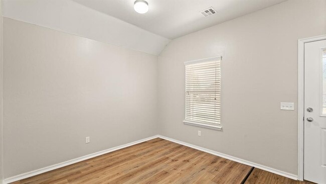 Photo - 621 Christian Ln