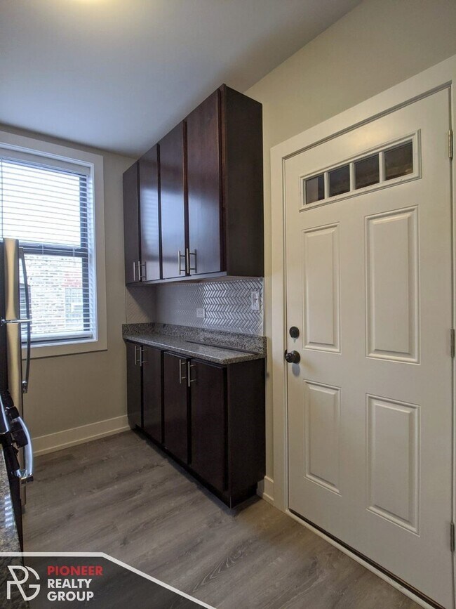 Photo - 705 W Brompton Ave Unit 3