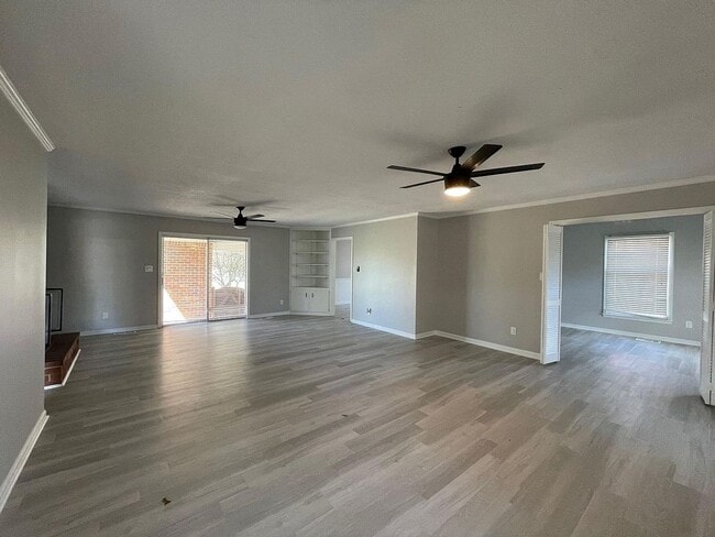 Photo - 3107 Redwood Dr