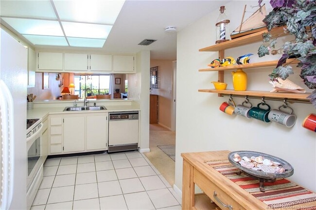 Photo - 4620 NE Sandpebble Trce Unidad 104