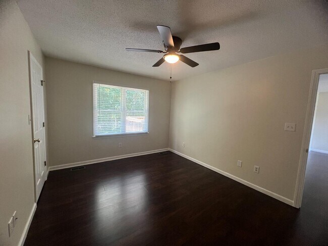 Photo - 500 Chinaberry Ln