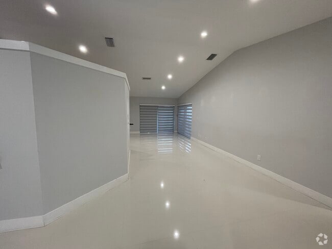 Building Photo - 19361 SW 125th Ave Rental