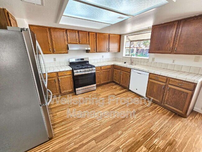 Photo - 528 Heatherglen Dr
