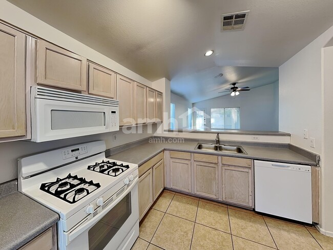 Photo - 9045 W Holly St