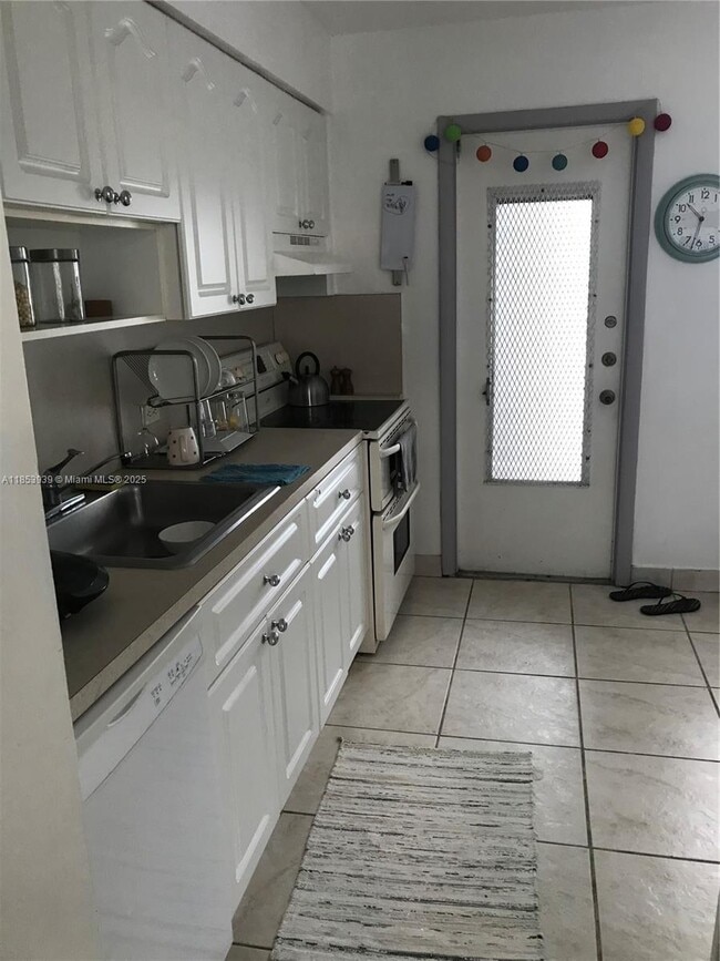 Photo - 1075 93rd St Unidad 404