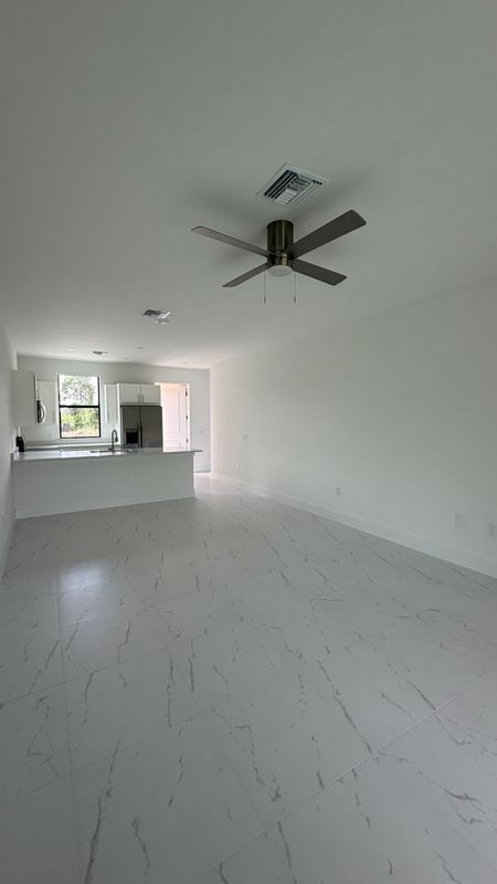 Photo - 1103 Dean St E