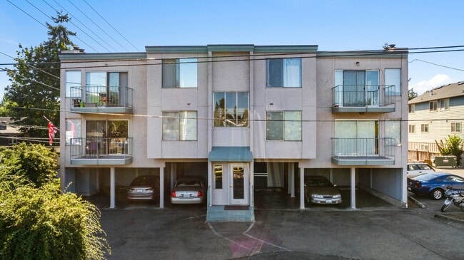 Building Photo - Spacious 1 Bedroom Apartment w/ Parking in Briercrest Unit 2