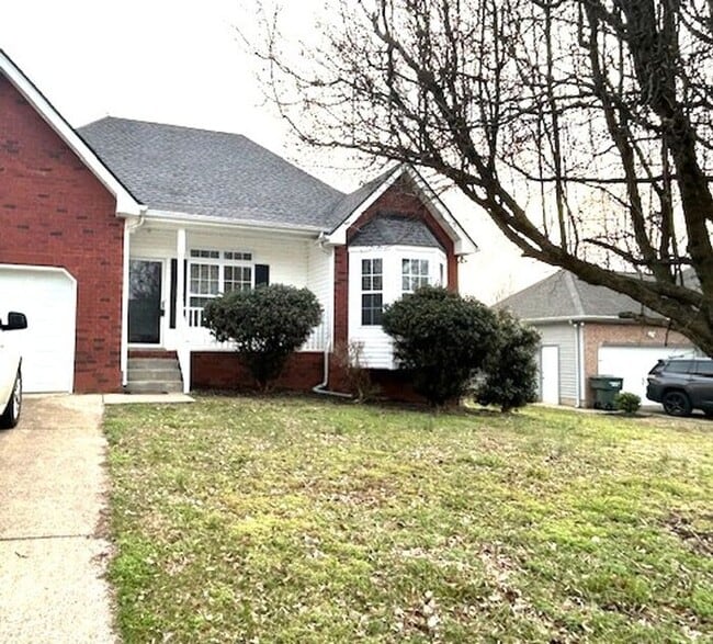 Building Photo - Mt Juliet 3 Bedroom 2 Bath Home with Fenced Backyard