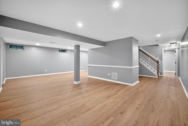Building Photo - 6157 Ridgemont Dr Rental