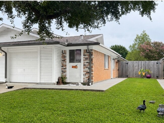 Building Photo - 1432 Ramada Dr
