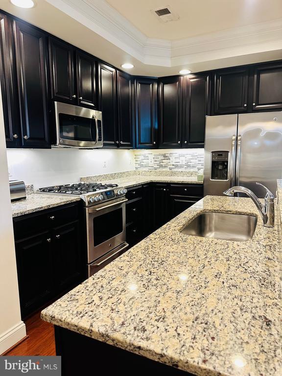 Photo - 452 Exchange Avenue