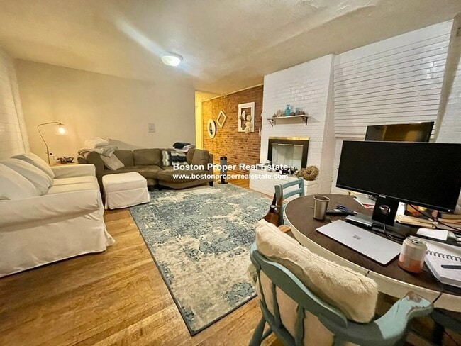 Building Photo - 337 Beacon St Rental