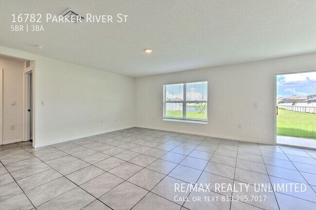 Photo - 16782 Parker River St