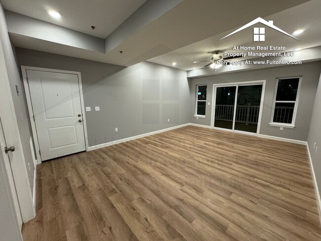 Building Photo - 2610 N Bluff St Unit 2610-100 North Bluff Street