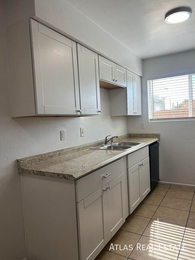 Photo - 1045 E University Dr Unit 101