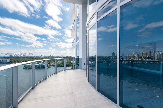 Photo - 17111 Biscayne Blvd Unidad 2311