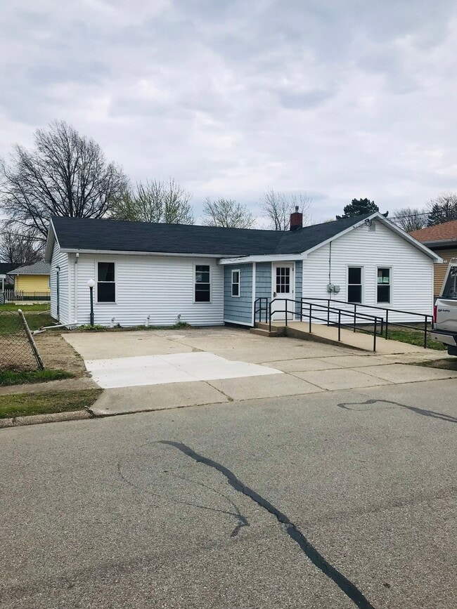 Building Photo - 3813 Dexter Ave