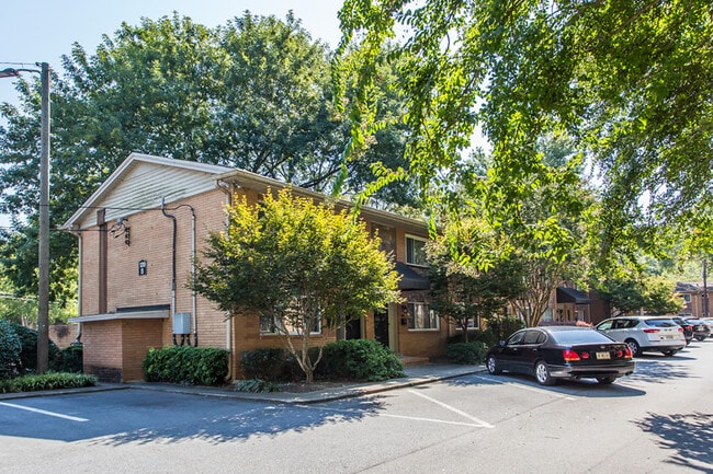 Photo - 120 Biscayne Dr NW