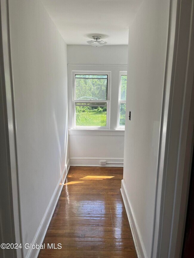 52 Main Ave Rental House Rental in Wynantskill, NY