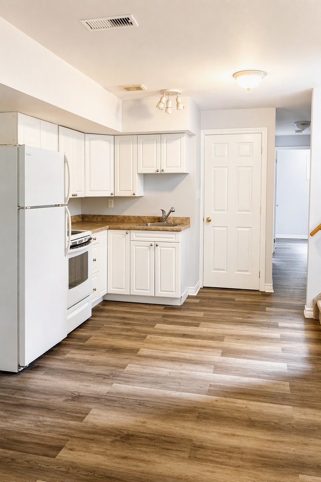 Photo - 816 Battell Ct