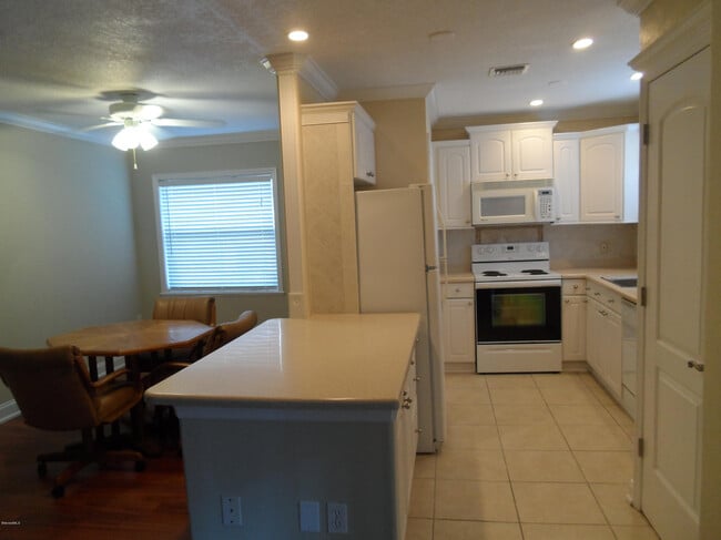 255 Spring Dr Unit 1