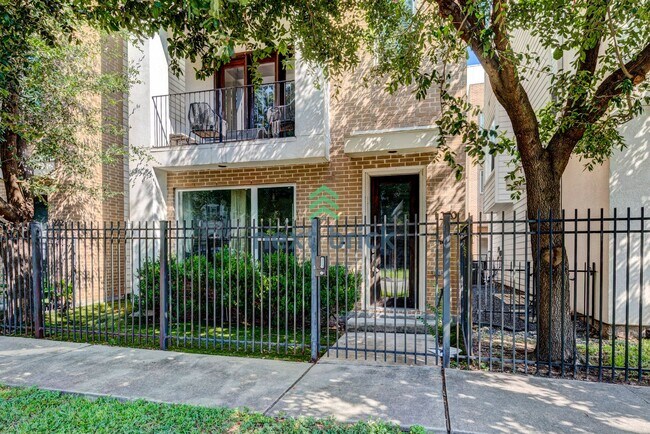 Building Photo - 3 BED & 3.5 BATH SINGLE FAMILY FOR RENT Rental