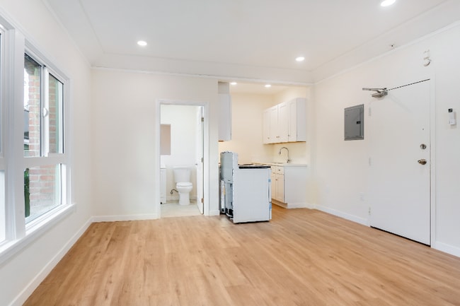 Photo - 5503 Romaine St Unidad 107