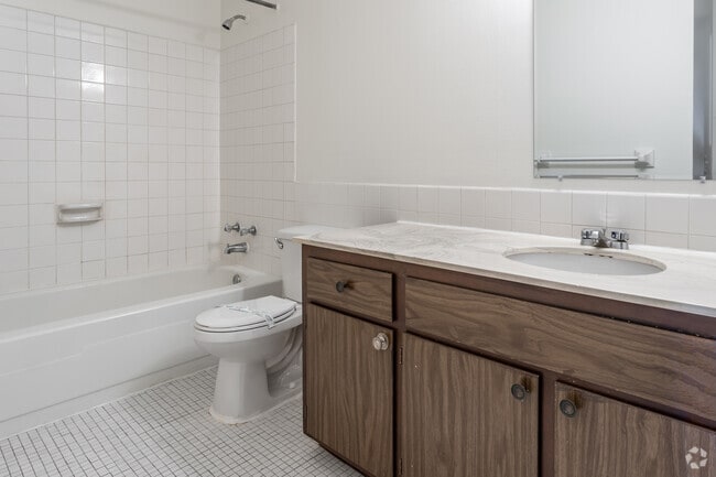 2BR, 1BA - 1,110SF - Bathroom