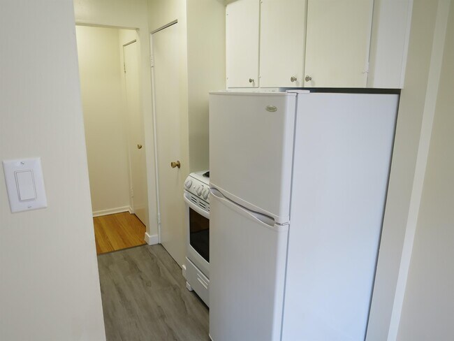 2150 Cadboro Bay Rd Unit 24