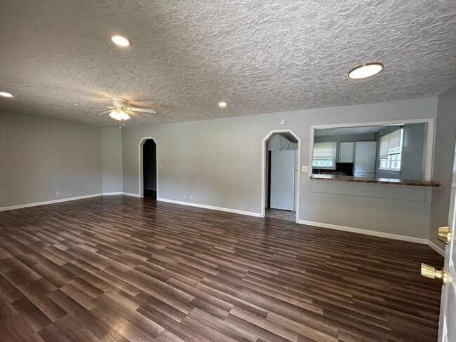 Photo - 215 Greenleaf St SW