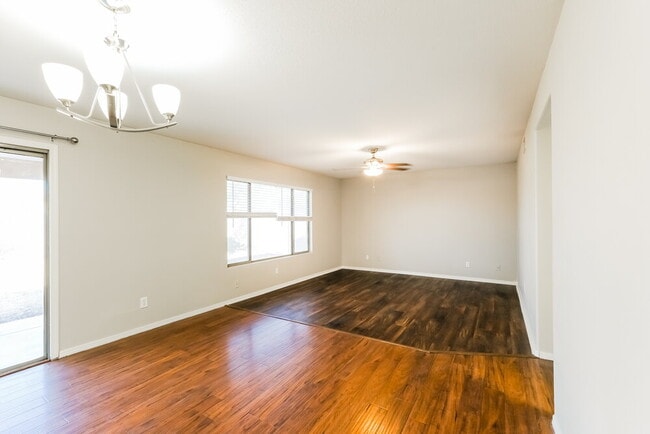 Photo - 3802 N 104th Ave