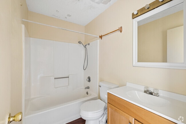 2BR, 1.5BA - 928SF - Bathroom