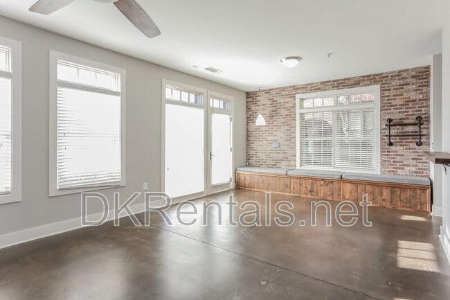 Photo - 1300 DeKalb Ave NE