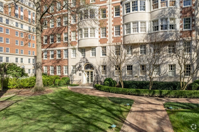 Entrada - Reid House Condominums
