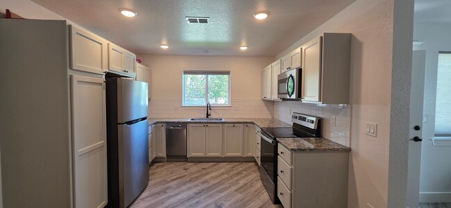 Photo - 2906 Cribbon Ave