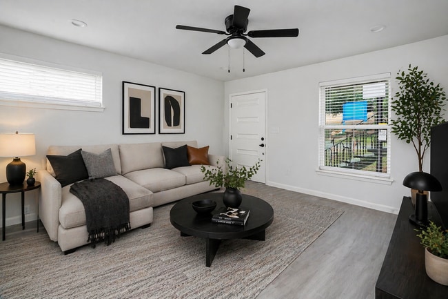 Photo - 1107 Shasta Ave W