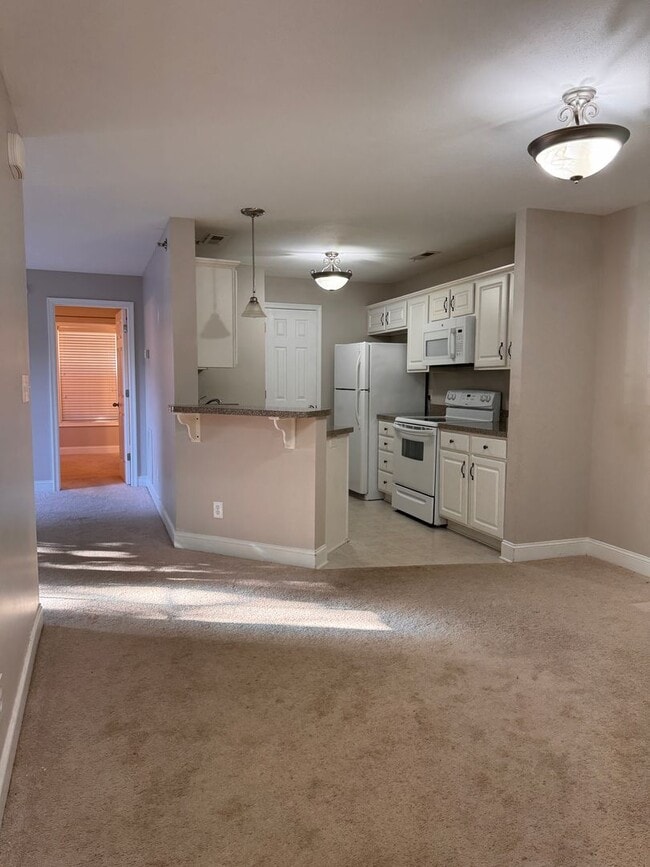 Photo - 3 Bedroom || 2 Bathroom Main Level Apartme...