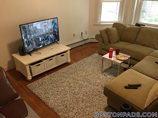 Photo - 157 Thorndike St Unidad 1