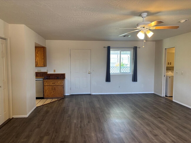 Photo - 1584 Sandy Ln