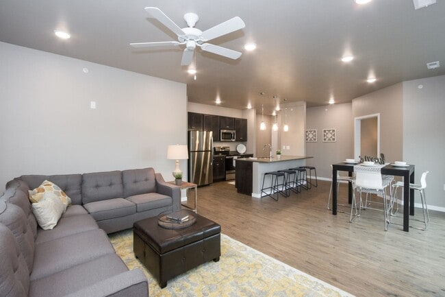 Photo - Spacious 2 Bedroom/2Bath, end unit on first floor, available Mid to Late March 2026 Unidad 30-101