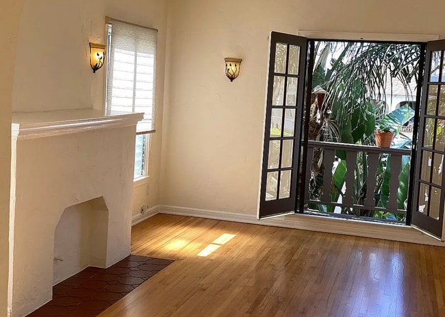 Photo - 320 N Genesee Ave