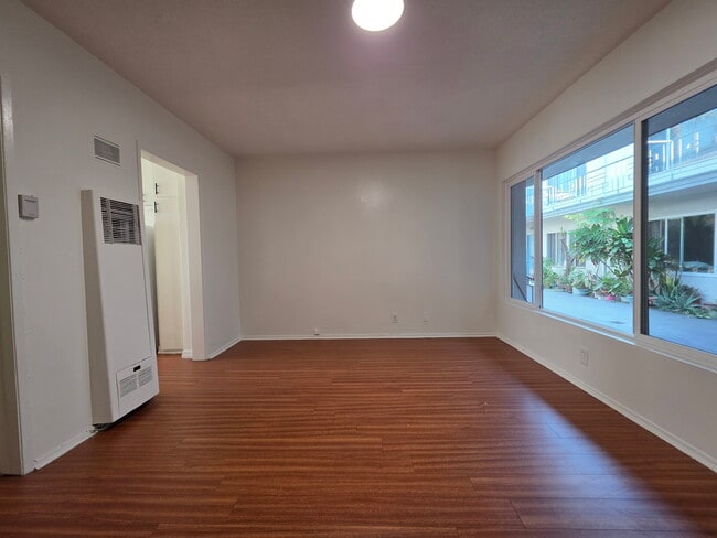 Photo - 439 S Catalina St