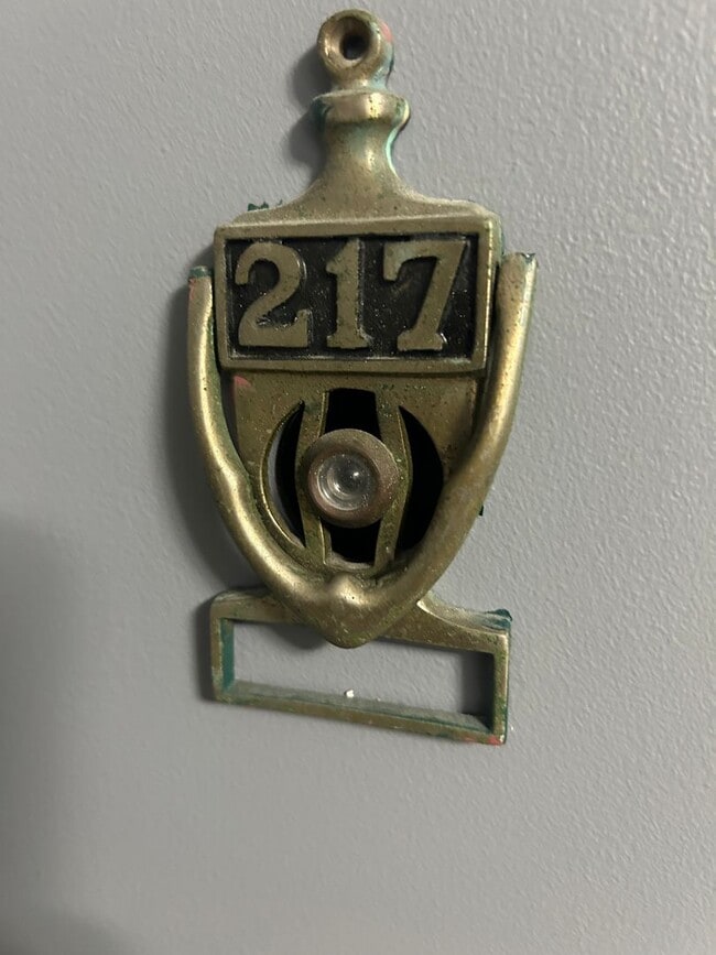 Photo - Fresh and Ready 1 + 1 All Utilities Included.