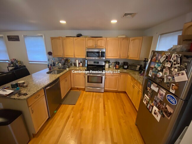 Photo - 221 Salem St