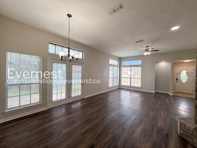 Photo - 2014 Cedarview Dr
