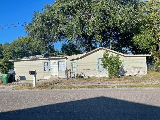 1915 W Kirby St