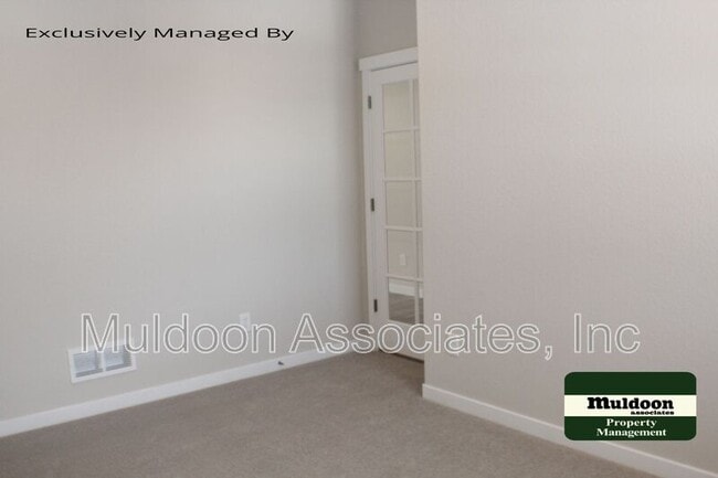 Photo - 1070 Rambling Oak Dr