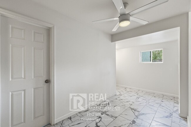 Photo - 1108 S Lebanon Ln Unidad Casita