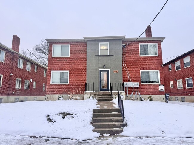 Building Photo - 7750 Stillwell Rd Unit 4